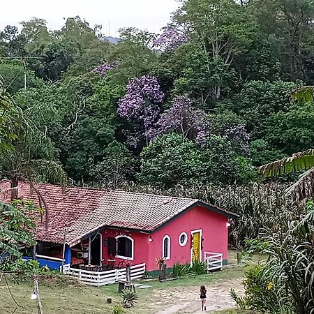 O Brejo Encantado Hospedagem E Hostel Ембу Екстериор снимка
