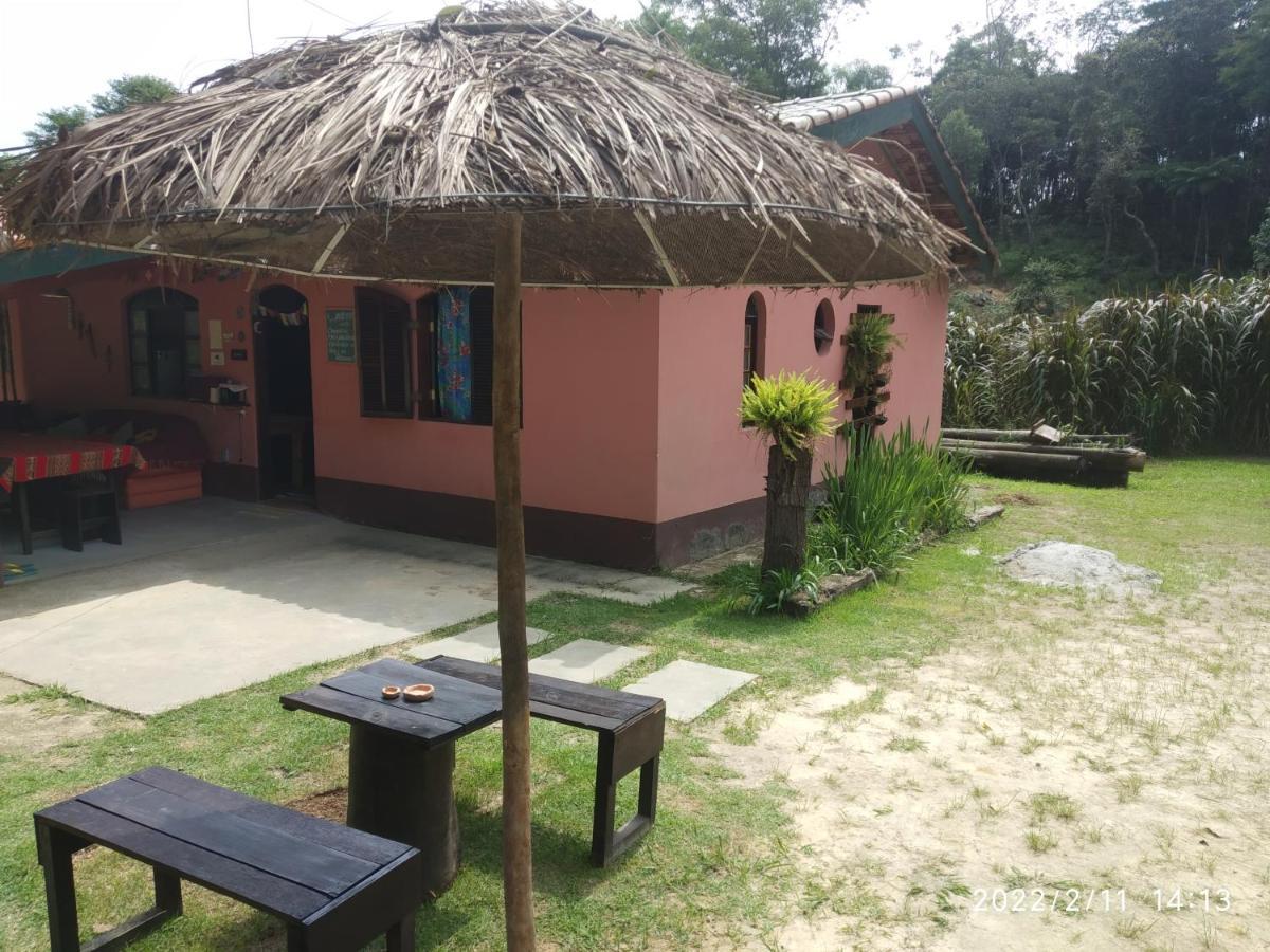 O Brejo Encantado Hospedagem E Hostel Ембу Екстериор снимка