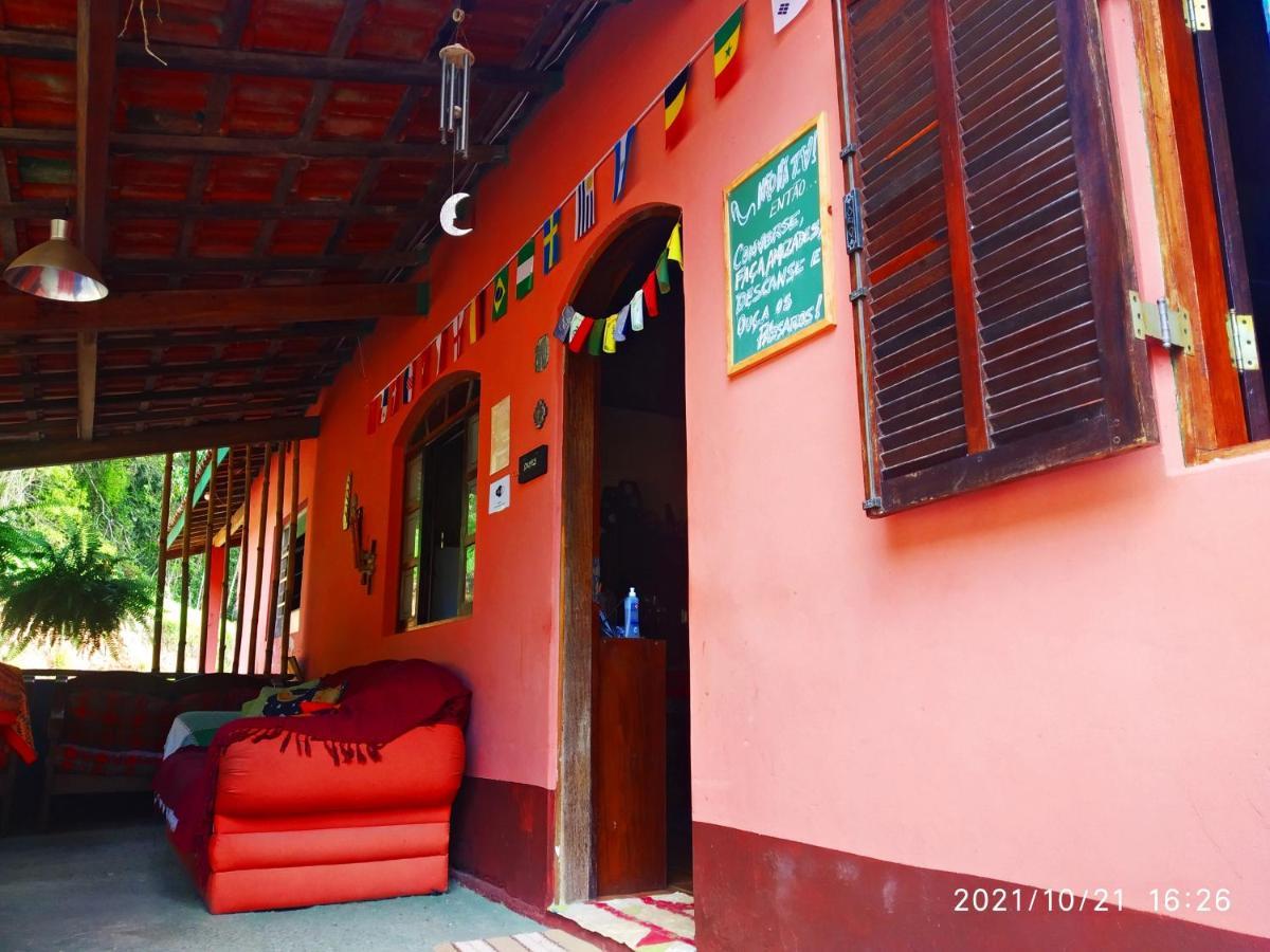 O Brejo Encantado Hospedagem E Hostel Ембу Екстериор снимка