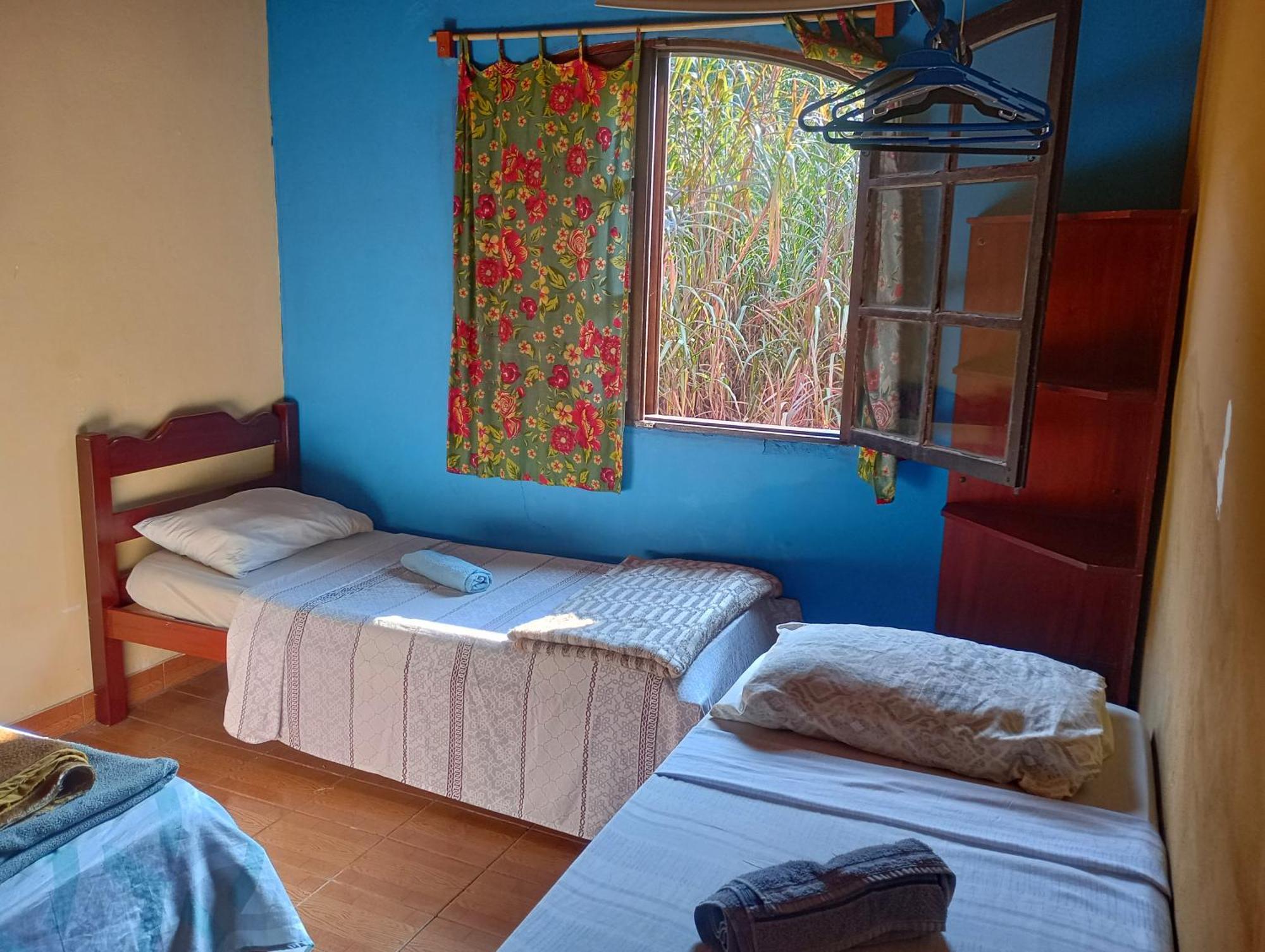 O Brejo Encantado Hospedagem E Hostel Ембу Екстериор снимка