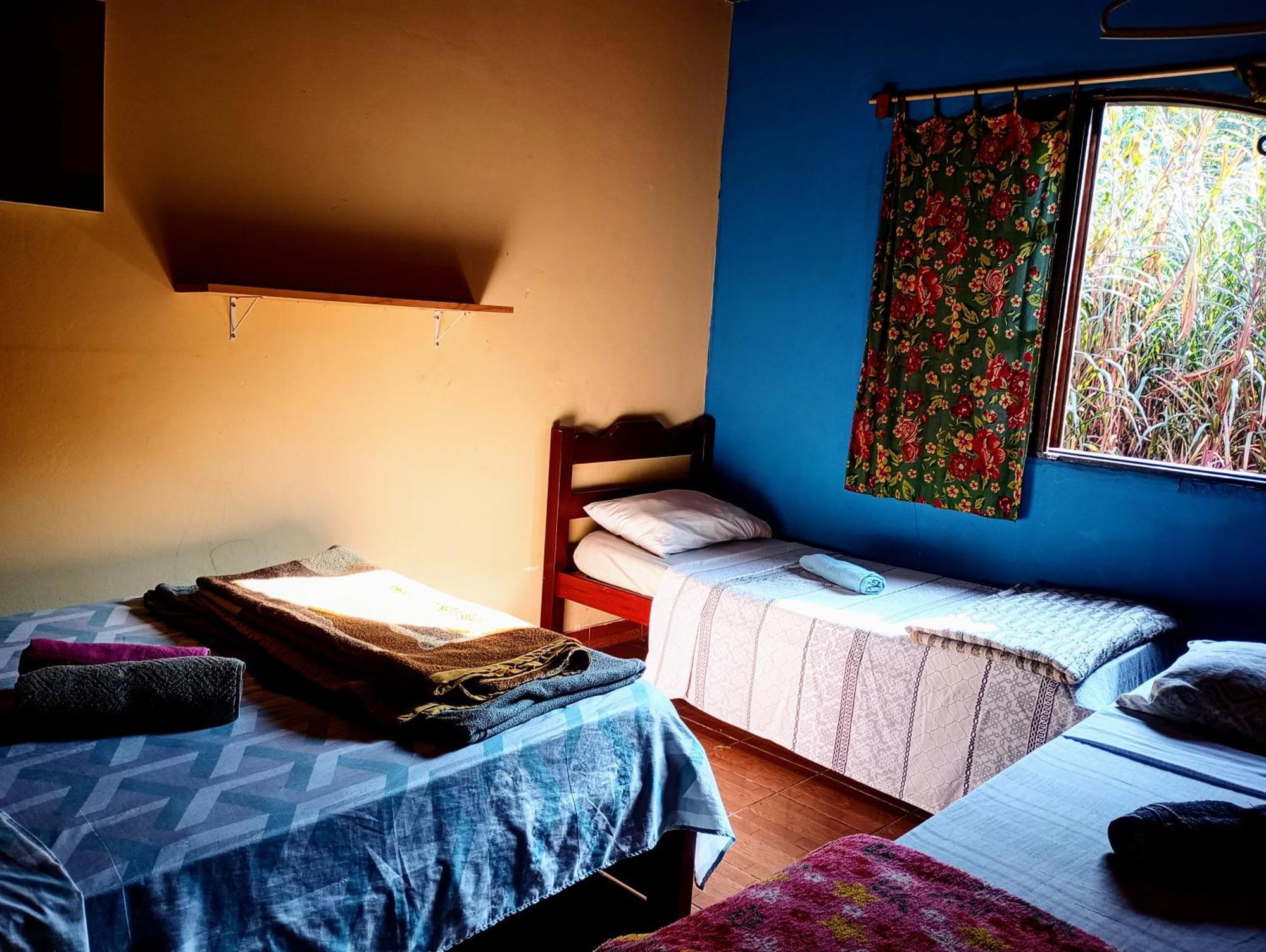 O Brejo Encantado Hospedagem E Hostel Ембу Екстериор снимка
