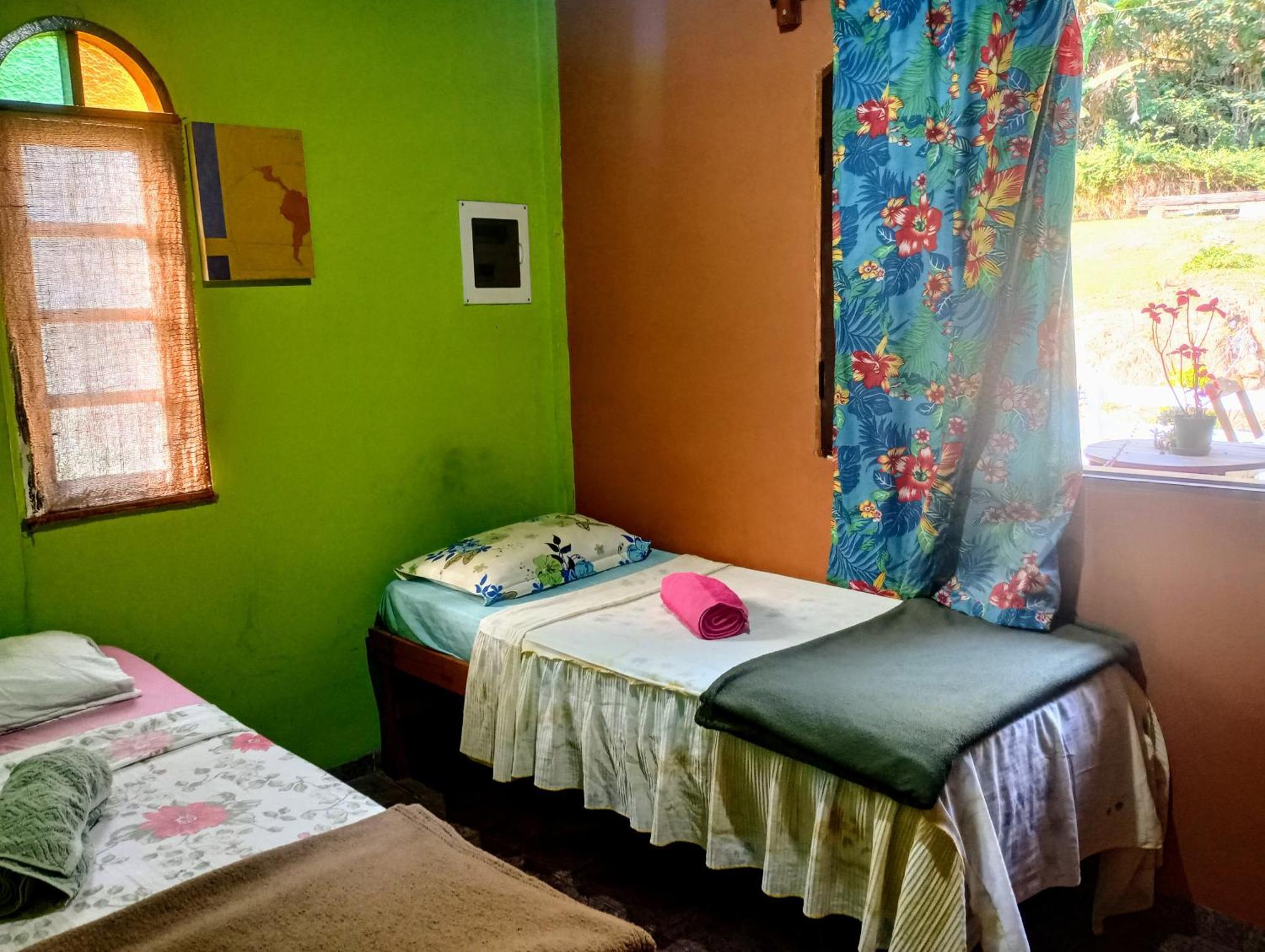 O Brejo Encantado Hospedagem E Hostel Ембу Екстериор снимка