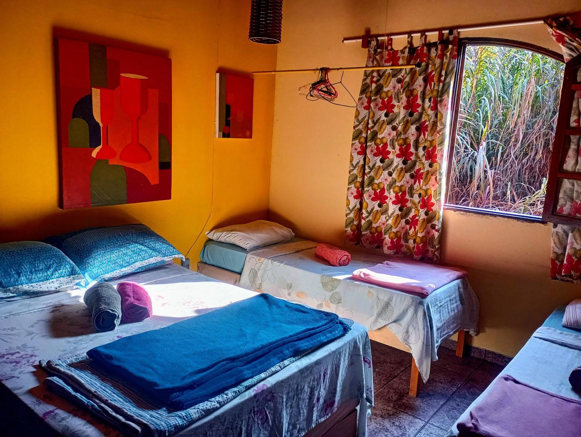 O Brejo Encantado Hospedagem E Hostel Ембу Екстериор снимка