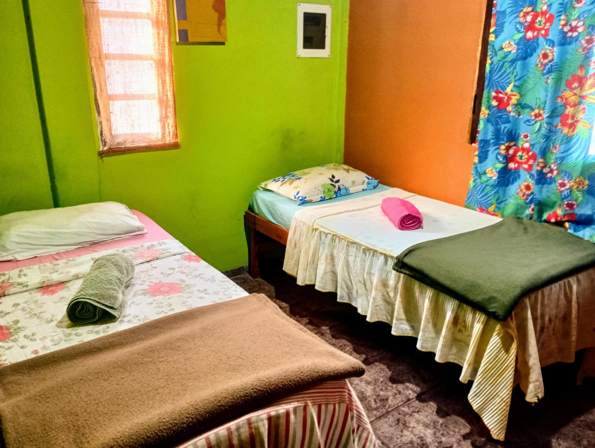 O Brejo Encantado Hospedagem E Hostel Ембу Екстериор снимка