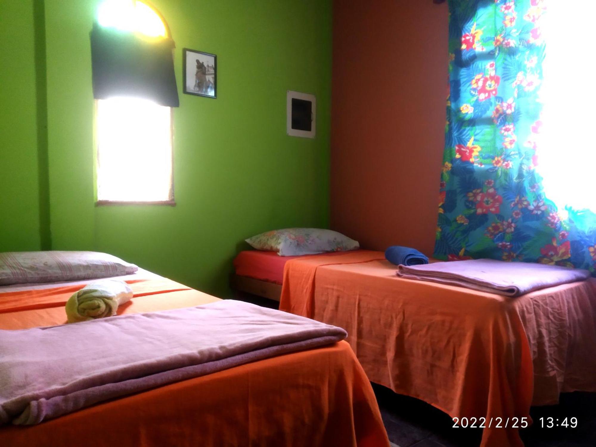 O Brejo Encantado Hospedagem E Hostel Ембу Екстериор снимка