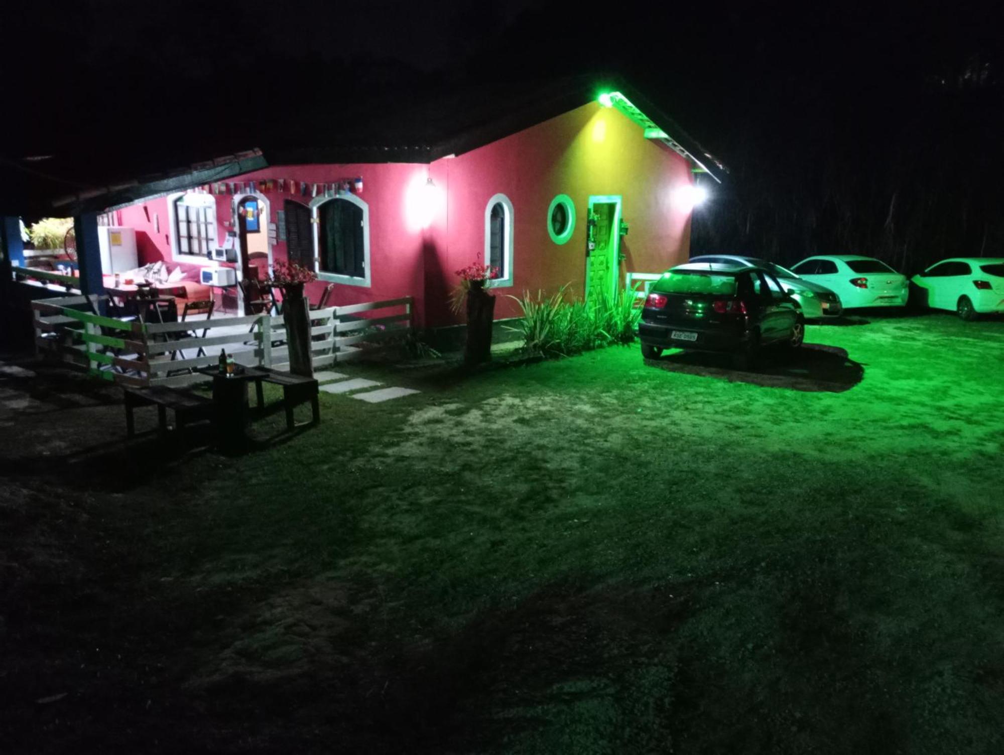 O Brejo Encantado Hospedagem E Hostel Ембу Екстериор снимка